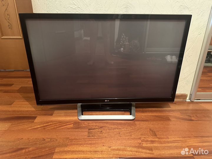 Телевизор LG 42PM4700 в нерабочем состоянии целый