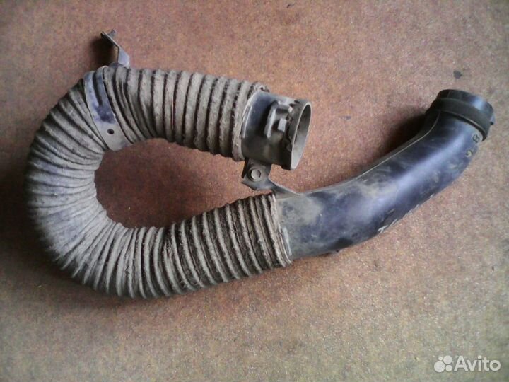 Патрубок воздушный Toyota Corolla E150