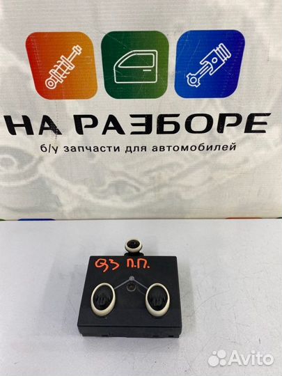 Блок управления дверьми передний правый Audi Q3