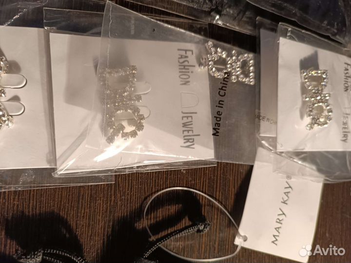 Брошки,цепочки,браслеты Мери Кей