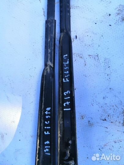 Поводок стеклоочистителя передний Ford Fiesta