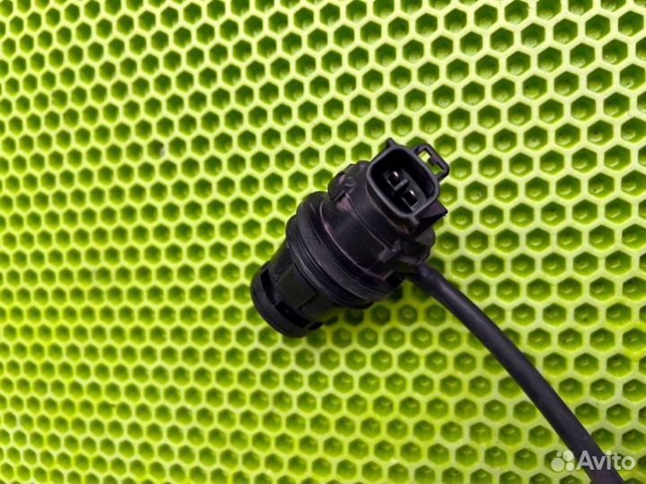 Насос омывателя Toyota Land Cruiser Prado 150 2018