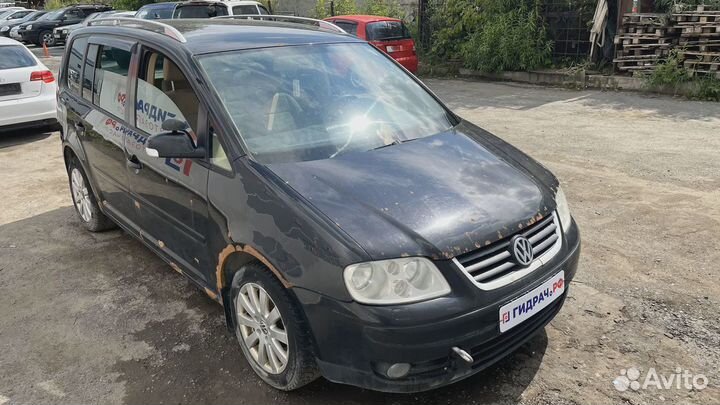 Замок двери передней левой Volkswagen Touran (1T1)