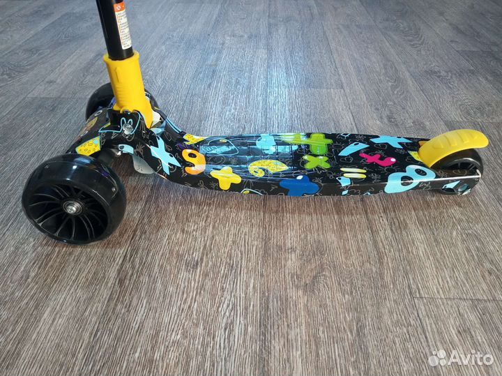 Самокат трёхколёсный детский (беговел, кикборд)