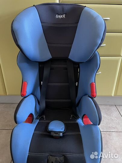 Автомобильное кресло