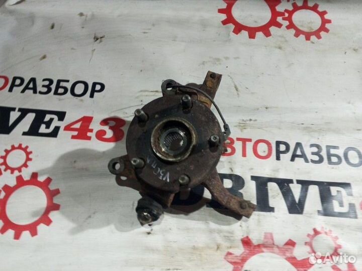 Кулак поворотный со ступицей передний левый Toyota