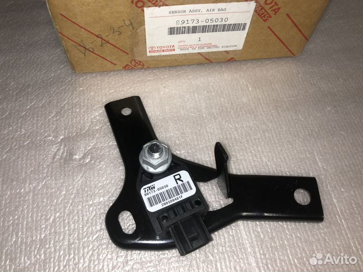 Датчик AIR BAG toyota avensis II 8917305030