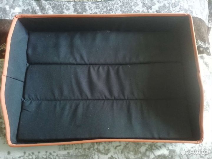 Лежак с мисками для собаки