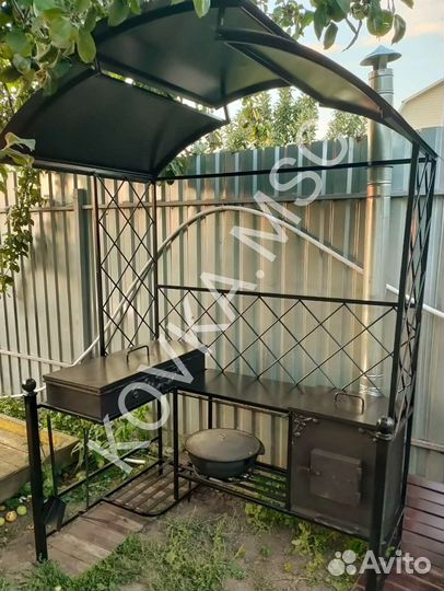 Мангал с крышей