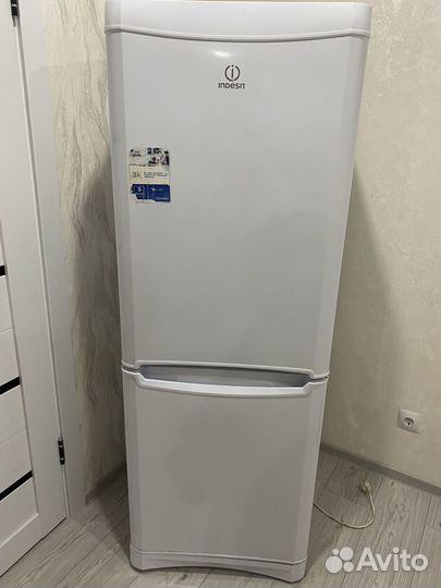 Холодильник indesit