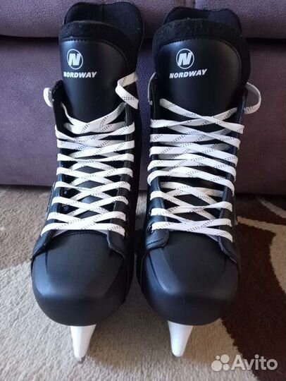 Коньки хоккейные