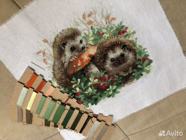 Картина «Ежики в бруснике» ручная работа