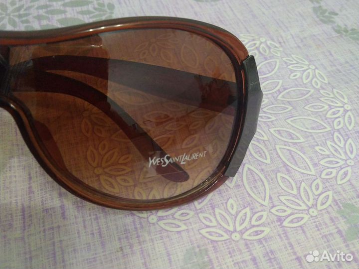Солнцезащитные очки Yves Saint Laurent