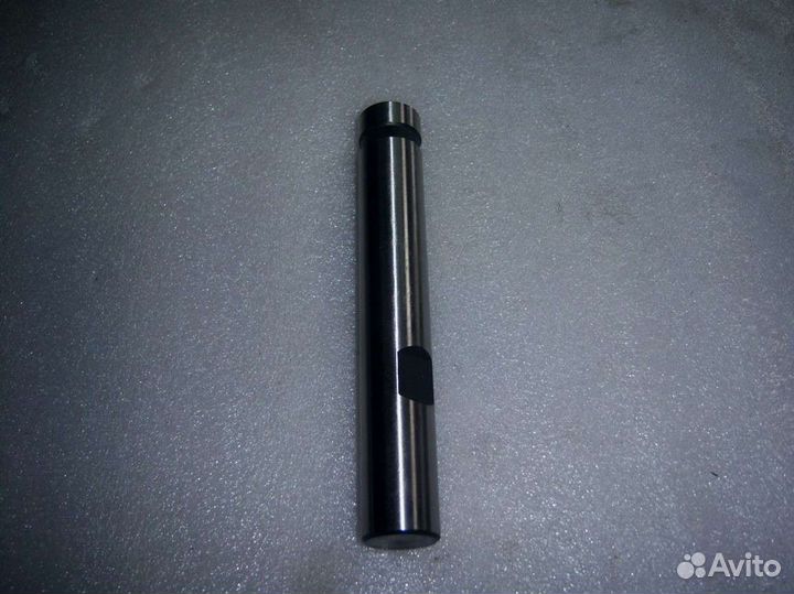 Шкворень поворотного кулака левый (L) toyota 7-8FD