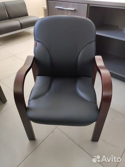 Офисное кресло