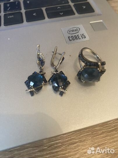 Золотой комплект с бриллиантами и сапфирами