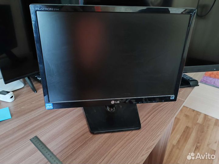 Монитор LG Flatron E1945