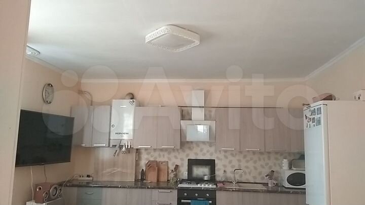 Доля в 3-к. квартире, 87,2 м², 1/1 эт.