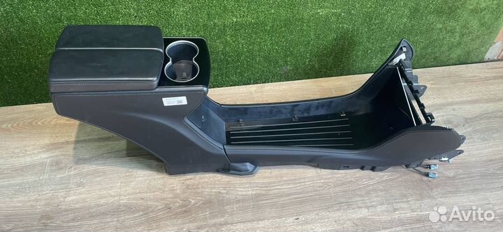 Консоль салона Tesla Model S 2016