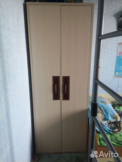 Шкаф