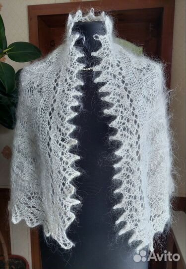 Пуховая косынка белая