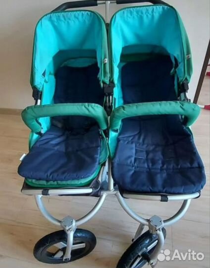 Коляска для двойни bumbleride