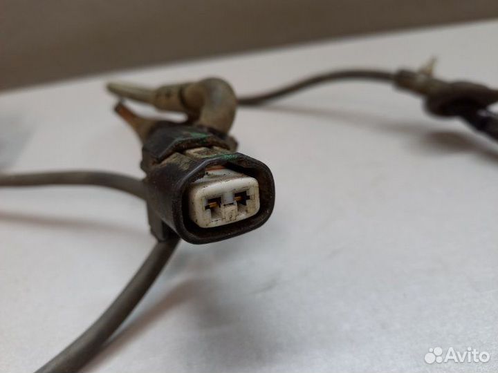 Датчик abs задний левый Toyota Camry V-50 2.5 2012