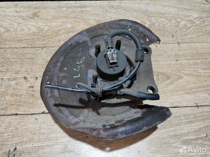 Кулак подвески задний правый Opel Zafira A Z18XE