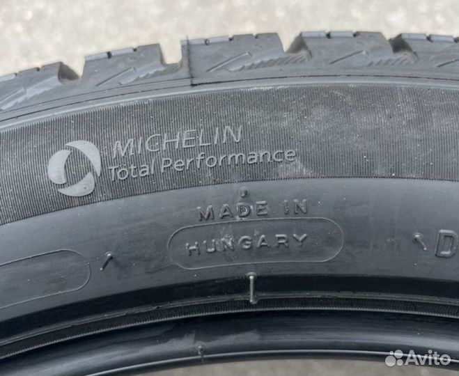 Michelin X-Ice Snow 255/45 R22 и 285/40 R22 110H