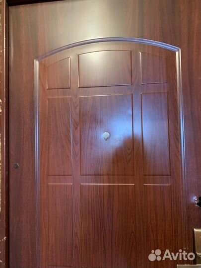 Дверь входная металлическая б/у