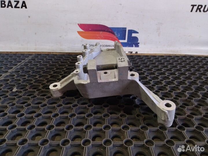 Кронштейн кабины передний левый Scania 5-series