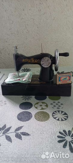 Детская швейная машинка