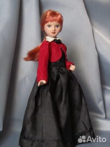 Кукла фарфоровая