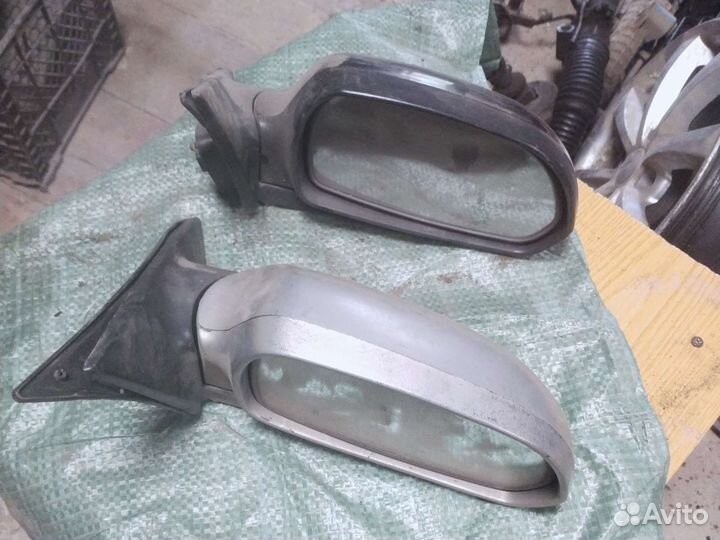 Боковое зеркало