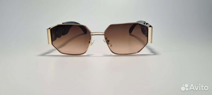 Солнцезащитные очки versace