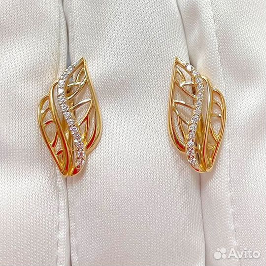 Золотые серьги с камнем