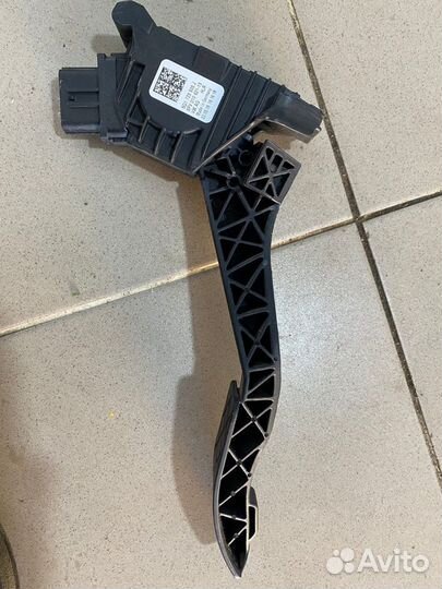 Педаль газа Volkswagen Tiguan 2 2018 1013