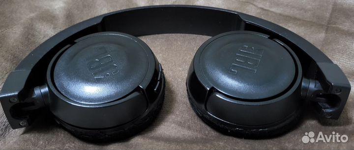 Беспроводные наушники JBL