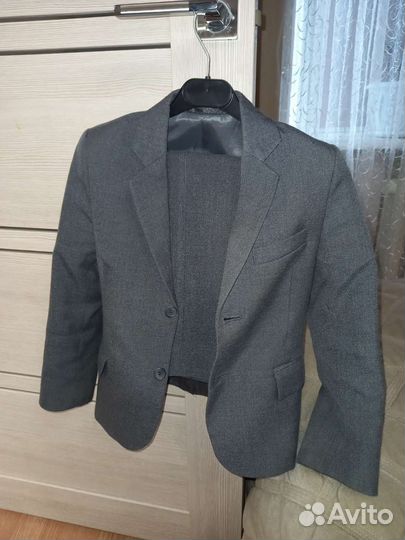 Школьный костюм для мальчика 128р