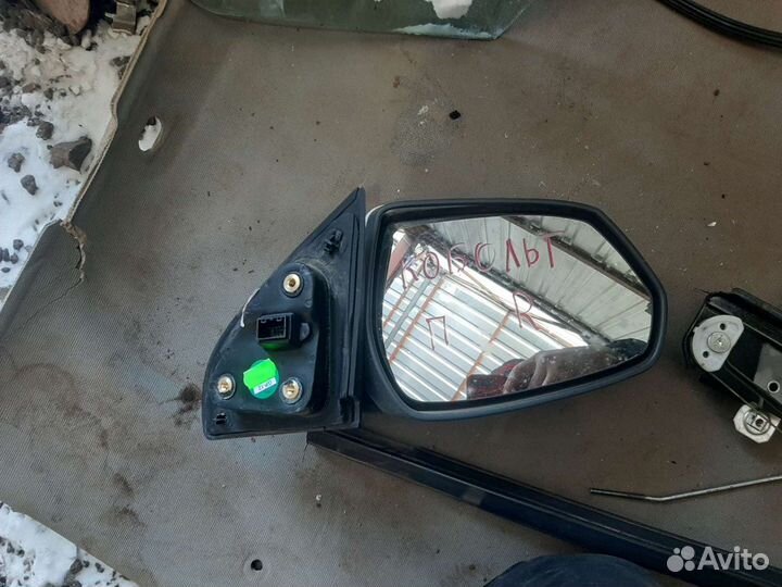 Шевролет кобальт правое зеркало