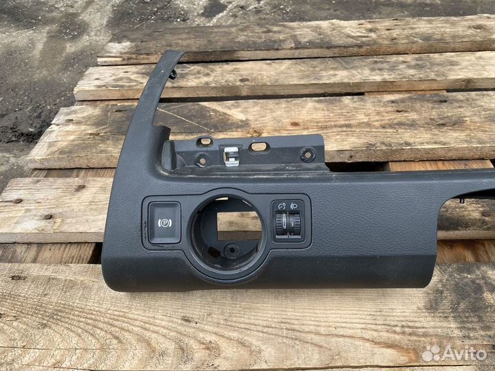 Накладка торпеды с замком зажигания passat b6