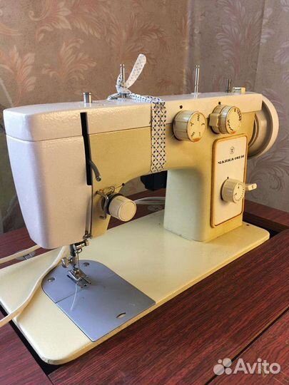 Швейная машина Чайка 142