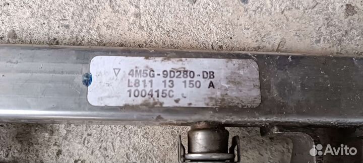 Топливная рампа с форсунками Ford focua 2 2.0