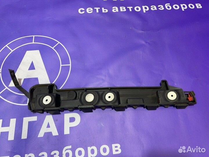 Крепление бампера заднее правое Opel Astra J