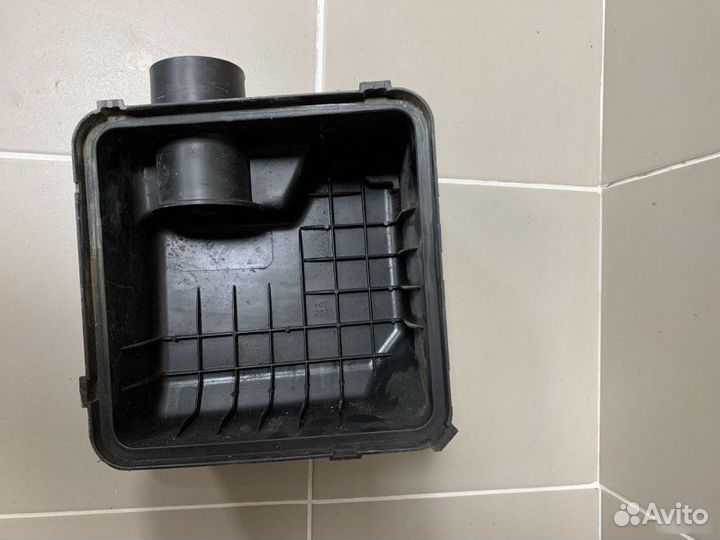 Крышка воздушного фильтра Mitsubishi L200