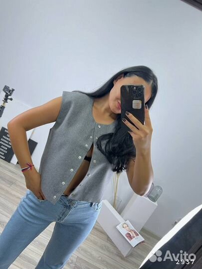 Жилетка широкая на пуговицах