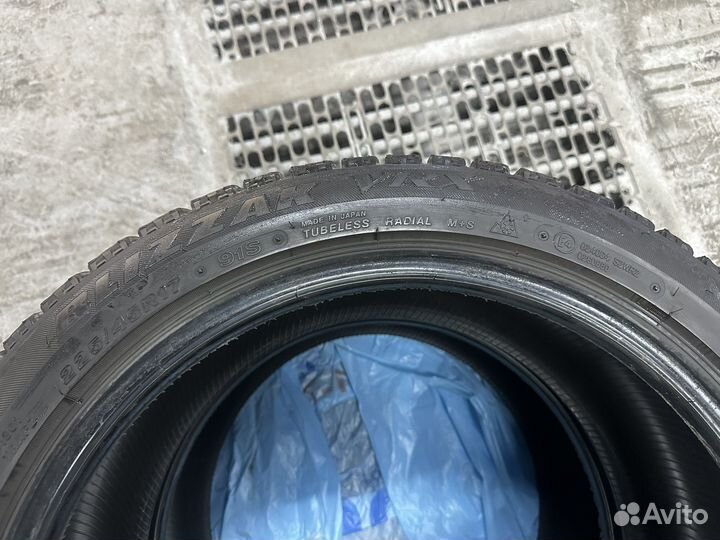 Bridgestone Blizzak VRX 225/45 R17 и 245/40 R17