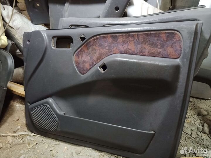 Запчасти от дверей Nissan Terrano 2