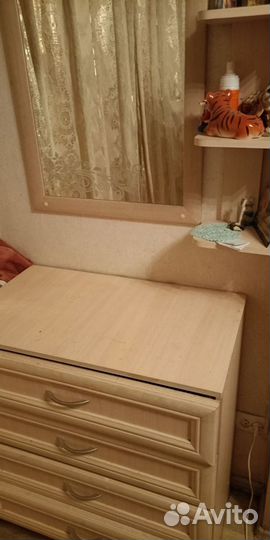 Кровать и шкаф и комод