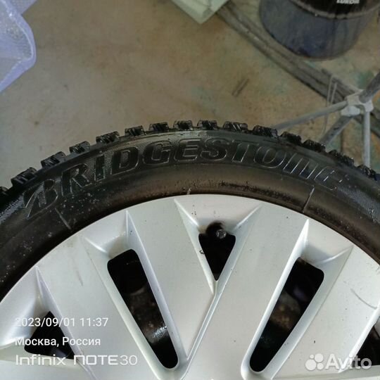 R15 Bridgestone Blizzak Spike-01 185/60, PCD 5x100 DIA 57.1